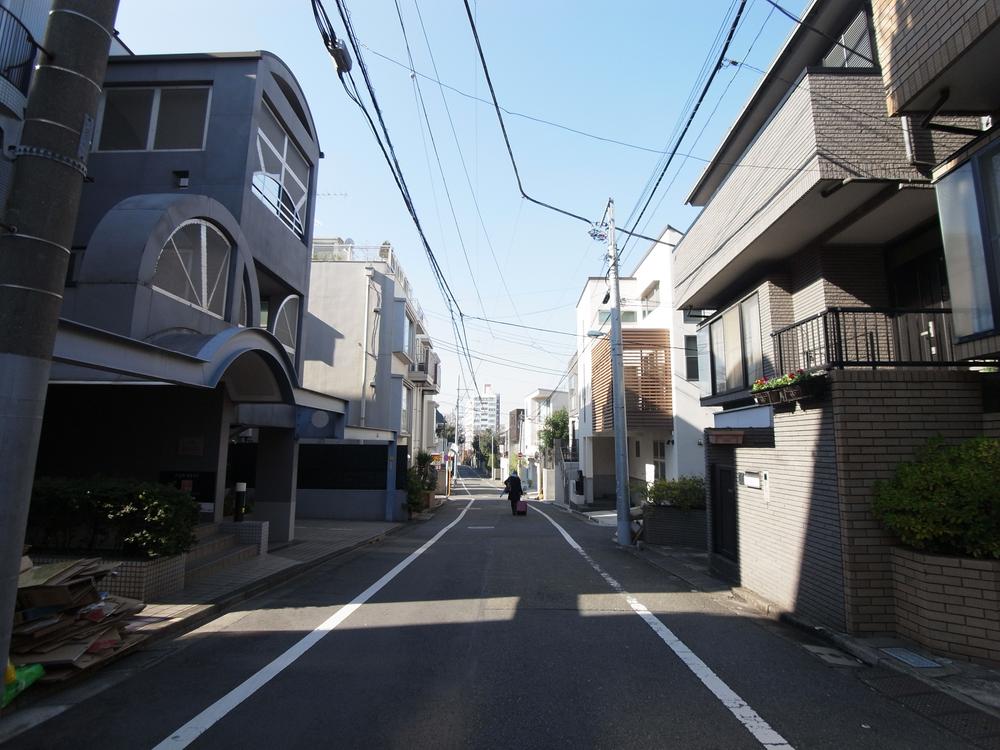 Local photos, including front road. Local (12 May 2013) Shooting