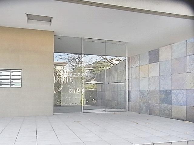 Entrance. Common areas