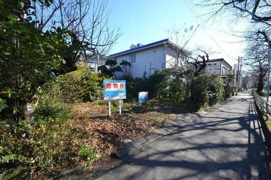 Local land photo. It faces the 呑川 green road of cherry trees. In green Oki streets, Cherry trees of green road is beauty in the spring