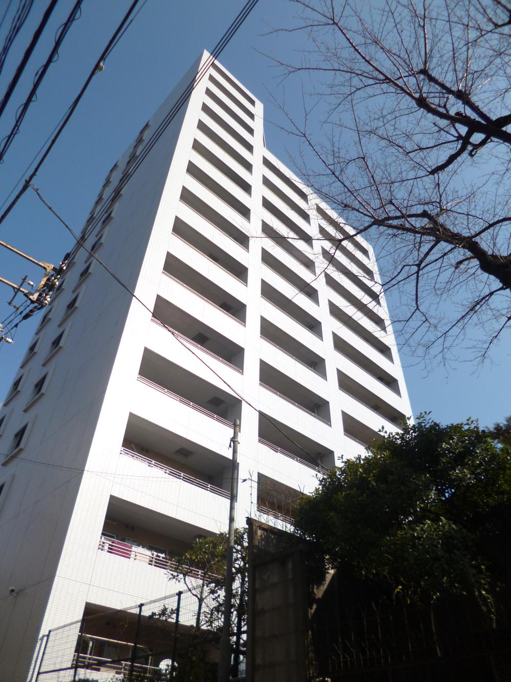 Local appearance photo. Local December (January 2013) Shooting 2002 Built, Mitsubishi Estate Co., Ltd. ・ Nomura Real Estate condominium