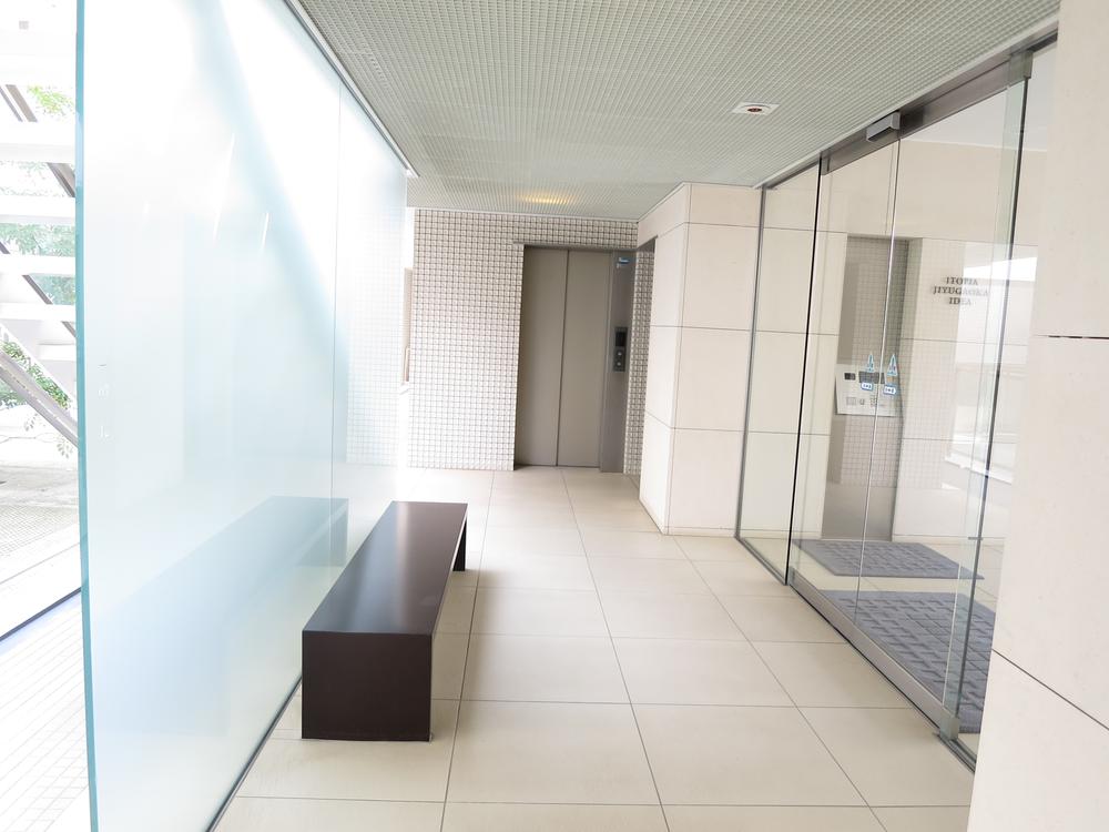 lobby. ☆ lobby ☆ Bright atmosphere soft light is cramping