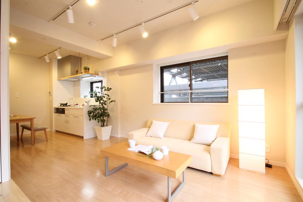 Living. Many for the opening of the corner dwelling unit, It may be well-ventilated. Indoor (11 May 2013) Shooting