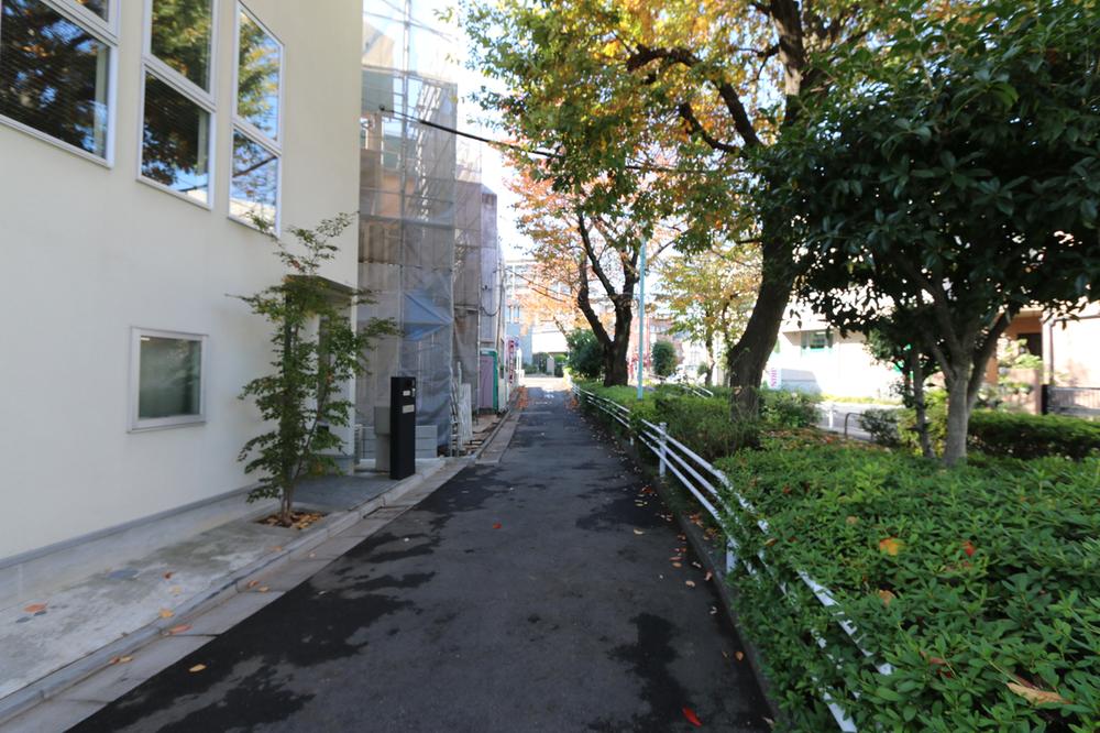 Local photos, including front road. Is the promenade in front of.