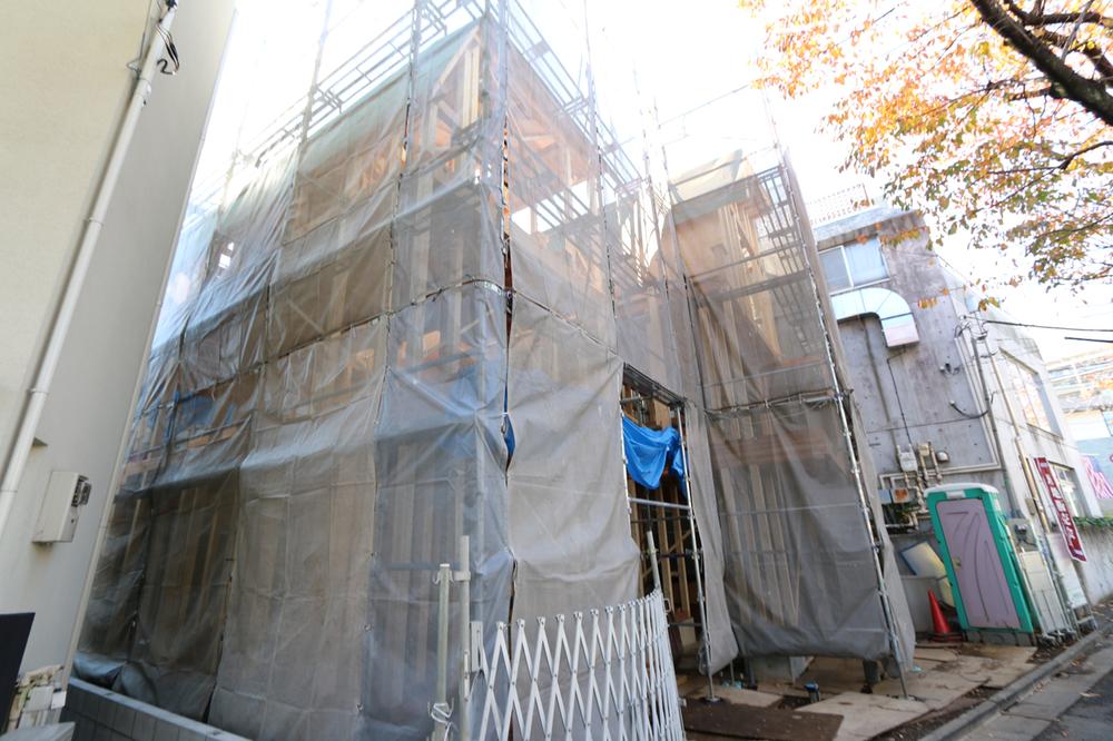 Local appearance photo. Property is who can surely call for mind.