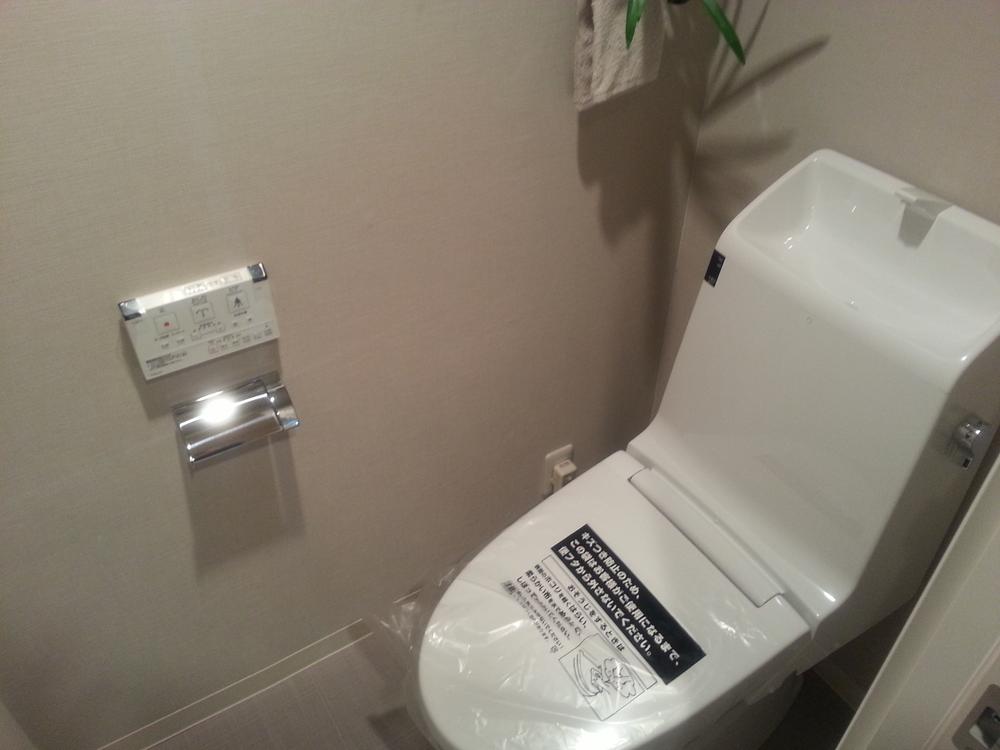 Toilet. Indoor (10 May 2013) Shooting
