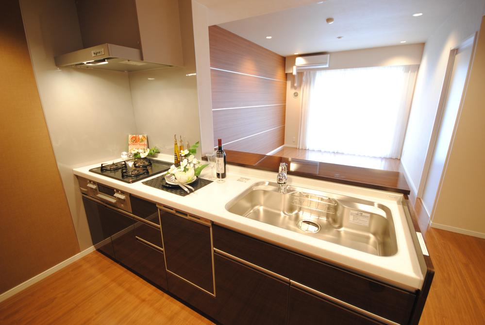 Kitchen. System counter Kitchen (3 burners gas ・ Dishwasher ・ water filter)