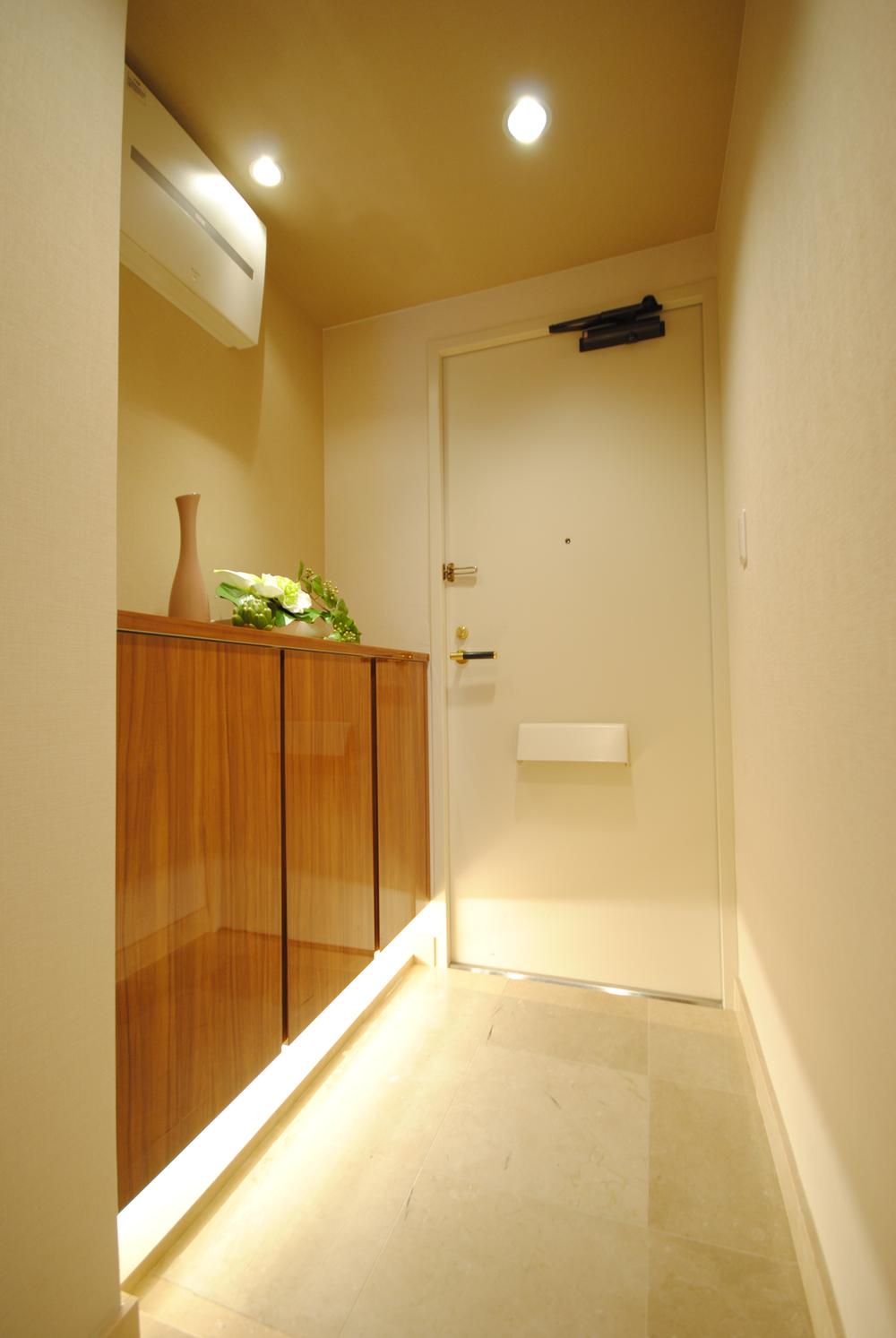 Entrance. Rich with shoe box