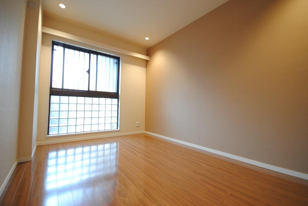 Non-living room. Bright living room