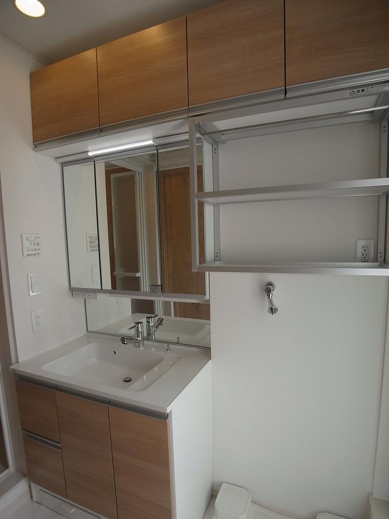 Wash basin, toilet. Local (July 2013) Shooting