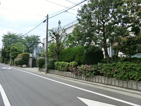 Junior high school. 950m to Meguro Ward fourth junior high school