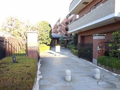 Entrance. Common areas