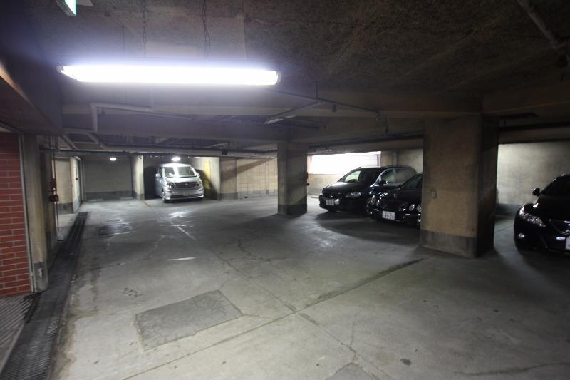 Parking lot. Underground car park Yes