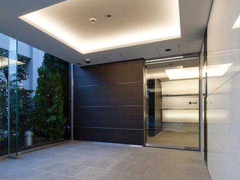Entrance. Common areas