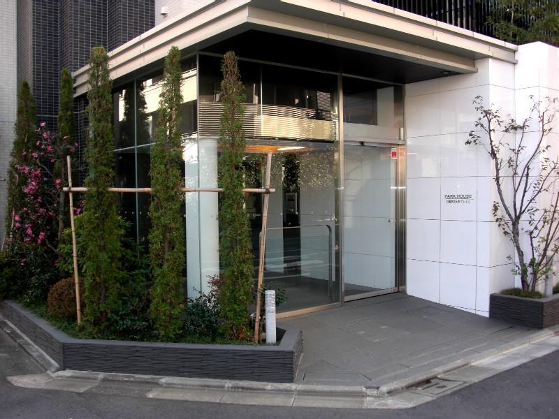 Entrance. Common areas