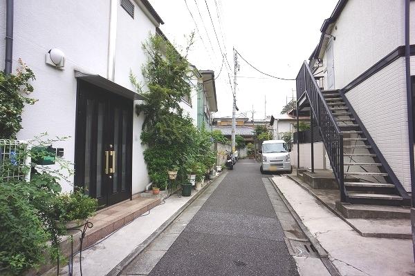 Local photos, including front road. Frontal road