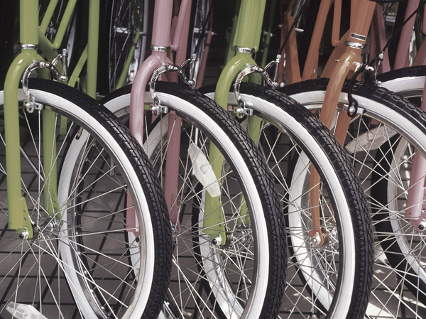 Features of the building.  [Bicycle-parking space] We have established the 31 cars in the parking lot on site. It is clean and arranged in a two-stage sliding, Since there are eaves at the top it can be parked without being exposed to rain.  ※ The photograph is an example of a bicycle that can be bicycle parking.