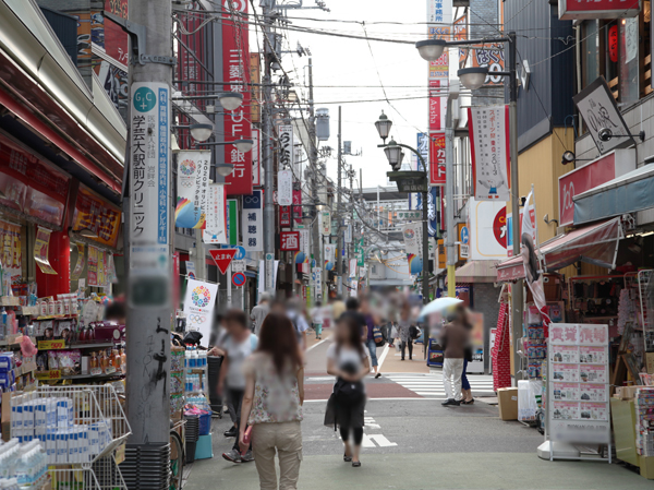 Surrounding environment. "Gakugeidaigaku east exit shopping street" downtown humanity full of homely atmosphere. Nearby there is a "Himonya park" (about 1.2km), You can enjoy from children such as horse riding facilities and sports facilities play with boating and pony in the pond to the elderly. (Gakugeidaigaku east exit shopping street / About 550m ・ 7-minute walk)