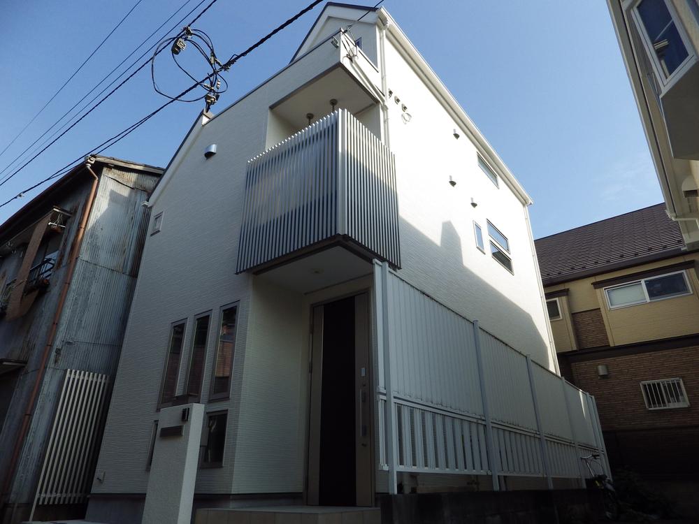 Local appearance photo. Bright appearance was based on white