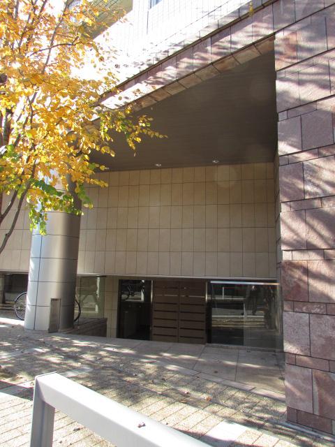 Entrance. Local (11 May 2013) Shooting