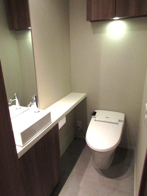 Toilet. Local (11 May 2013) Shooting