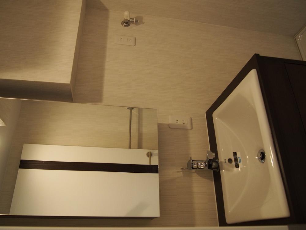 Wash basin, toilet. Indoor (11 May 2013) Shooting