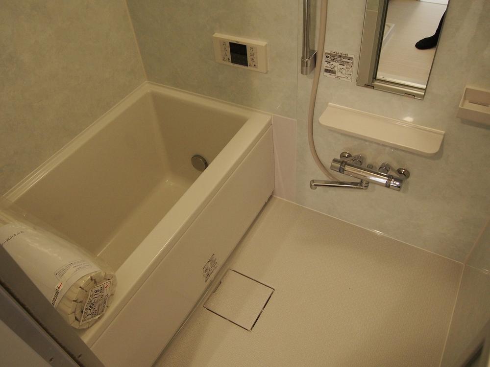 Bathroom. Indoor (11 May 2013) Shooting