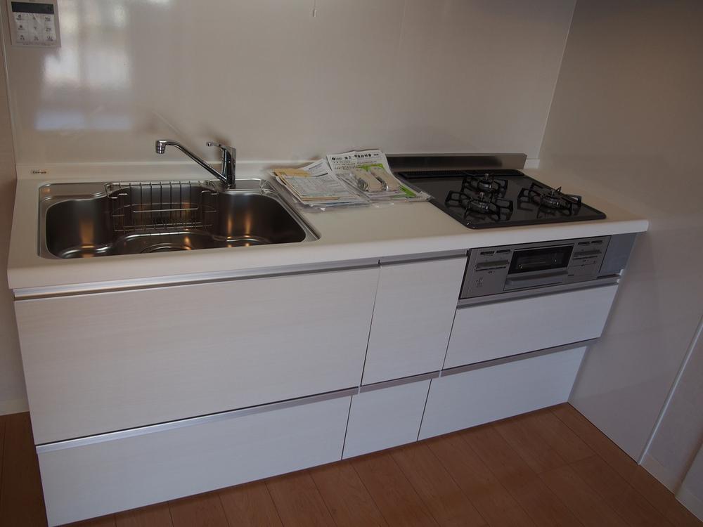 Kitchen. Indoor (11 May 2013) Shooting