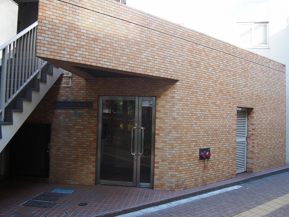 Entrance. Common areas