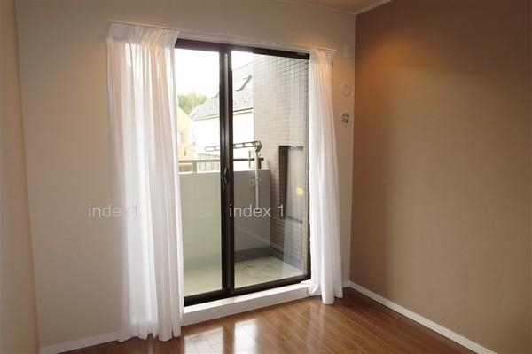 Non-living room. Adopt the accent cross in each room