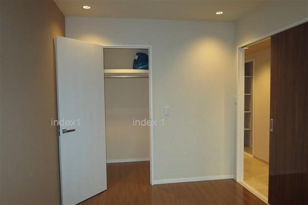 Receipt. Walk-in closet