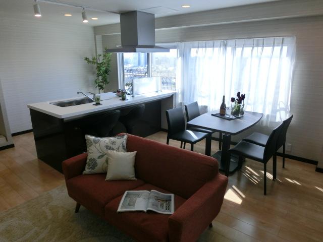 Living. ■ Lighting surface for the west, We firmly take also positive per. Indoor (12 May 2013) Shooting