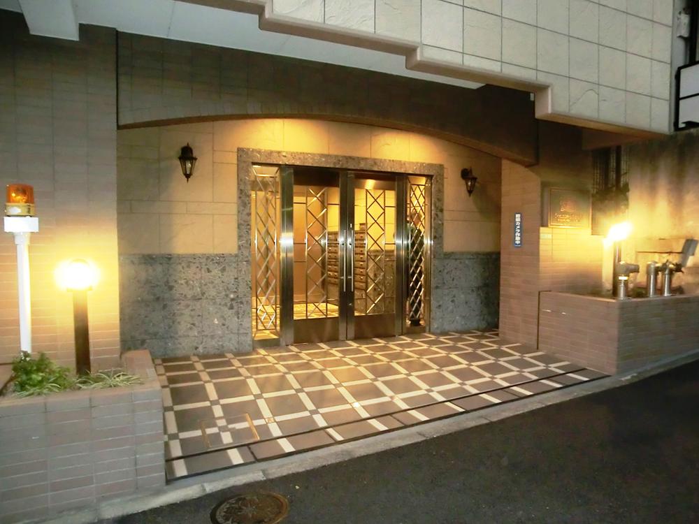 Entrance. Common areas