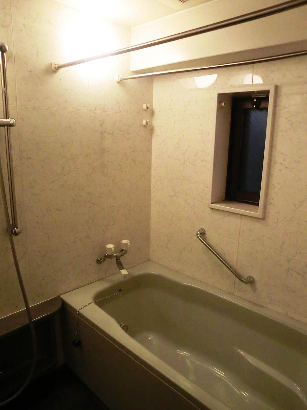 Bathroom. Indoor (12 May 2013) Shooting