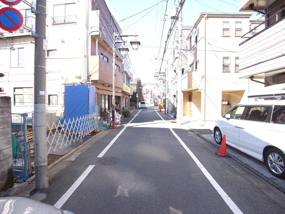 Local photos, including front road. Local (10 May 2013) Shooting