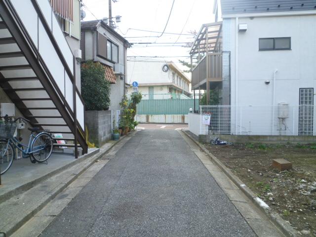 Local photos, including front road. Local (11 May 2013) Shooting