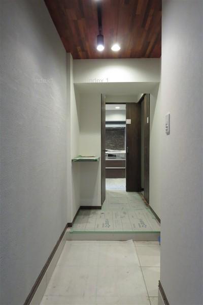 Entrance. Renovation of the full skeleton