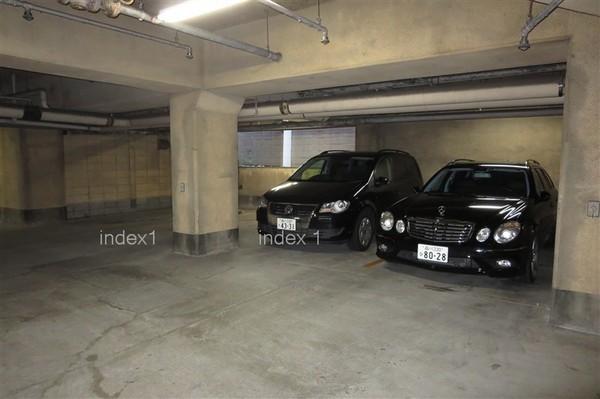 Parking lot. Parking available (confirmation necessity free)