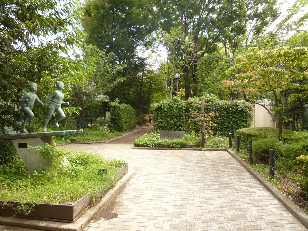 park. Meguro-ku, 160m to stand center parkland