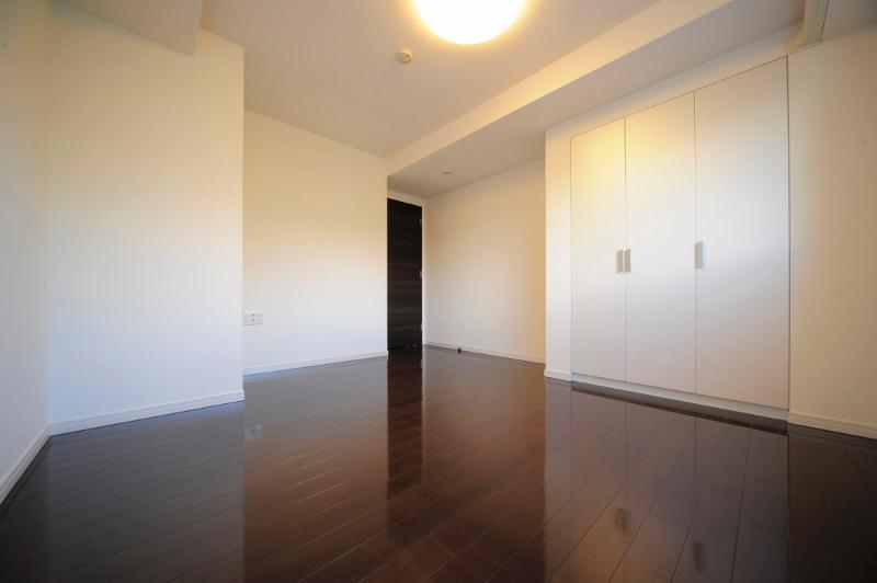 Non-living room. It is equipped with a window to the entire room, Ventilation is also good.
