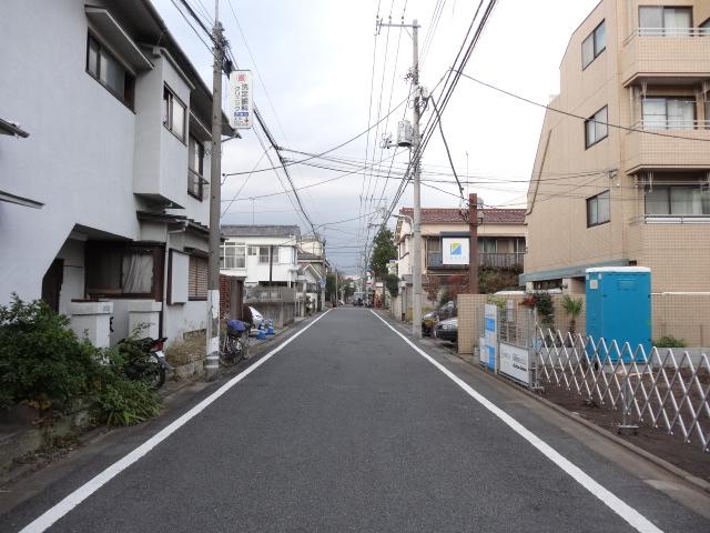 Local photos, including front road. Local (11 May 2013) Shooting