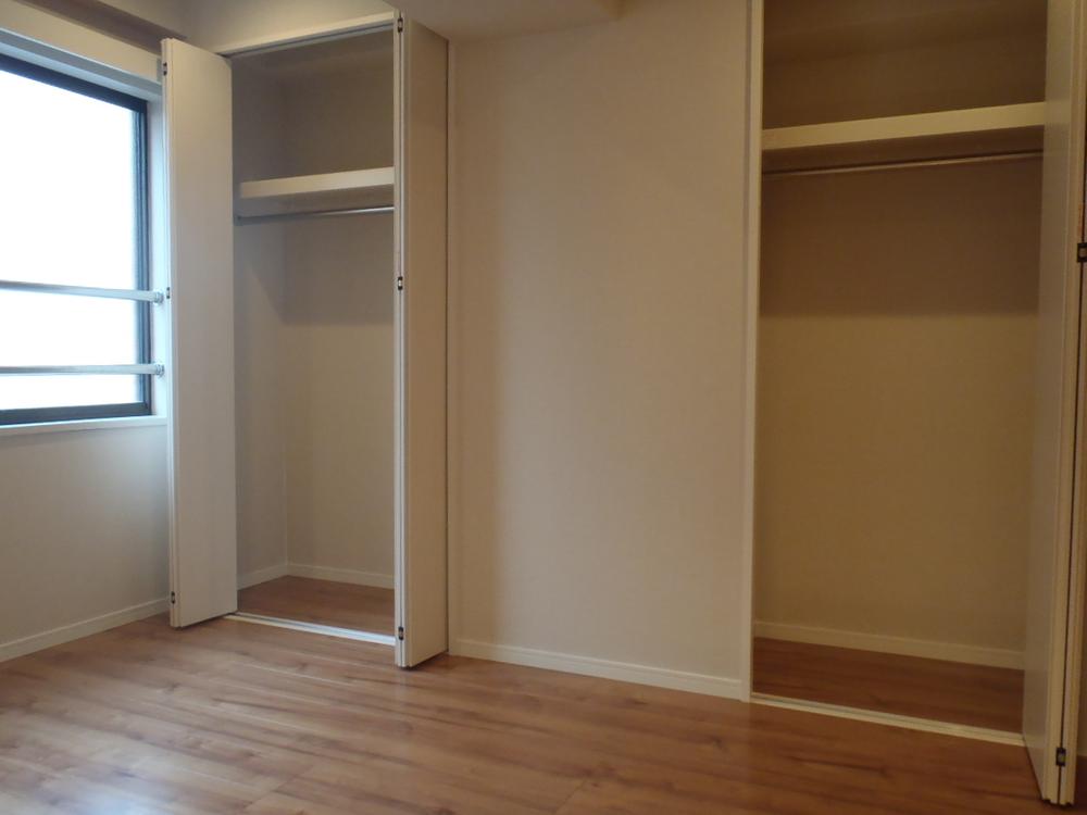 Non-living room. W closet of Western-style Indoor Video published in