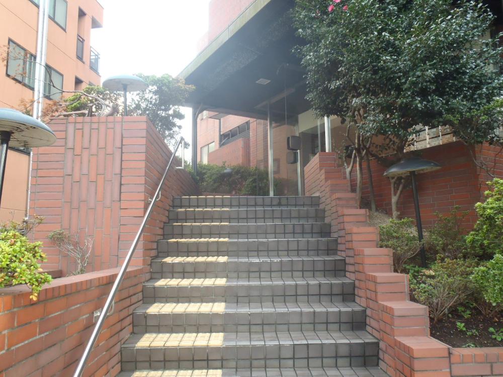 Entrance. Common areas