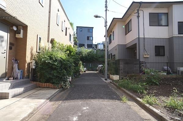 Local photos, including front road. Frontal road