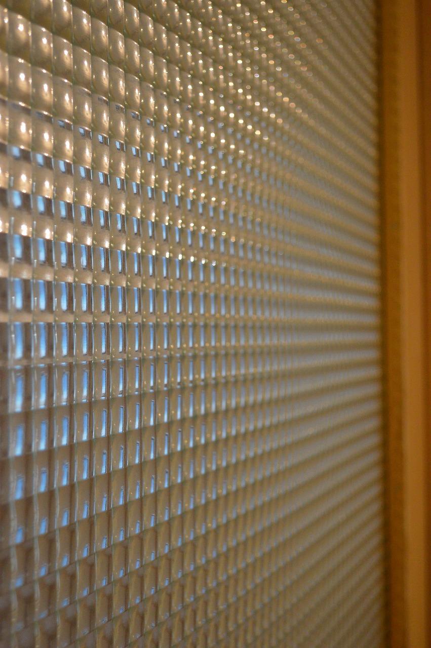 Other Equipment. It gives us a look bashed glass attached to the living room entrance is also seen from a distance
