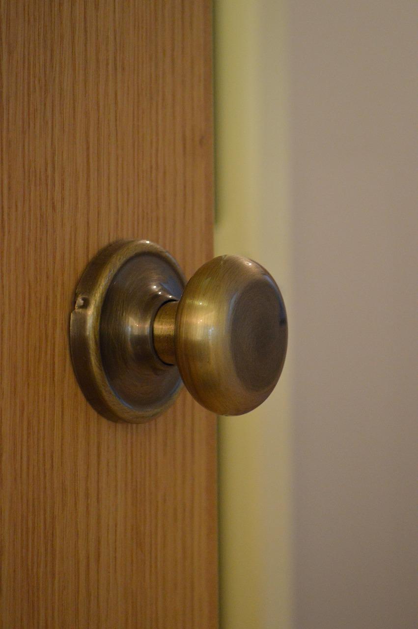 Other Equipment. It is also sticking to the doorknob. It is no exaggeration to say that determines the atmosphere of the door and hardware