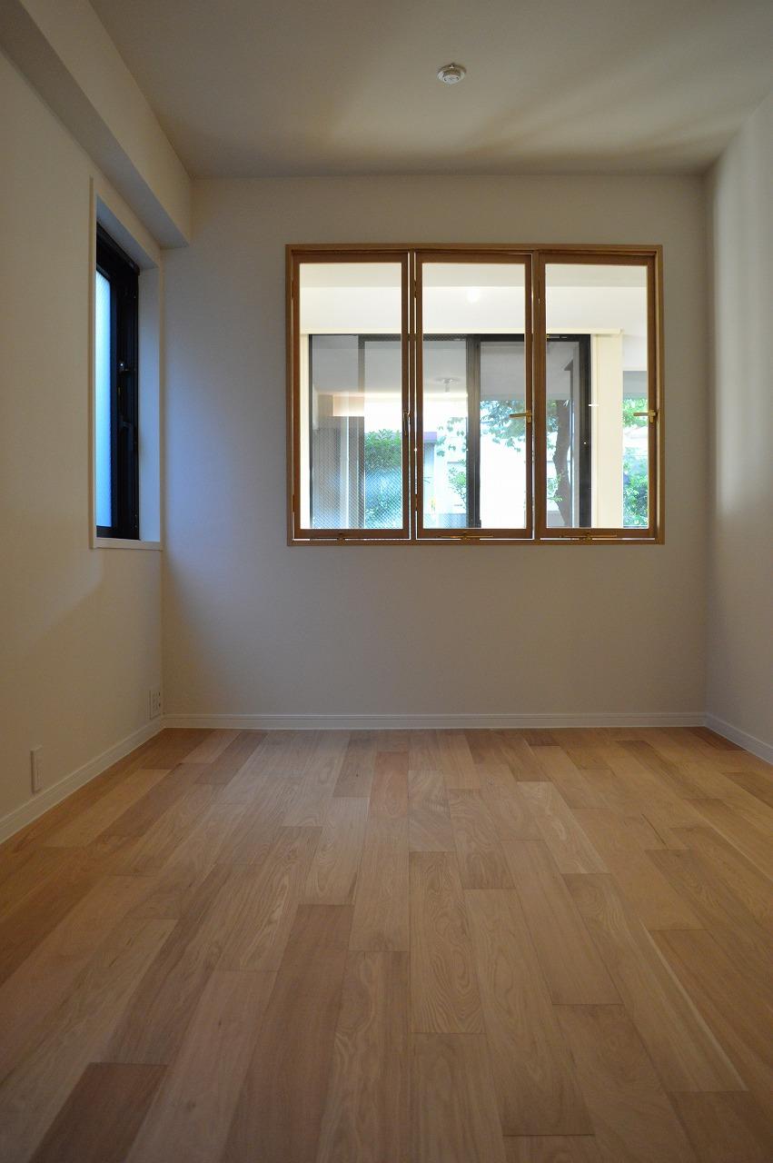 Non-living room. By opening and closing windows can be more feel the coziness captures the ventilation and yang of light room2