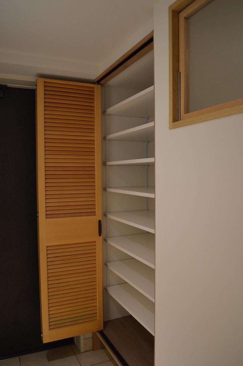 Receipt. Storage capacity of the entrance side of the shoe box is also rich. You can avoid arranging the shoes at the door, Always and clean the face of the house
