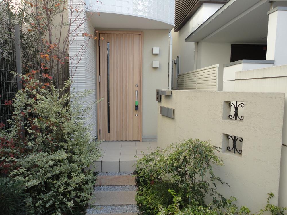 Entrance. Local (11 May 2013) Shooting