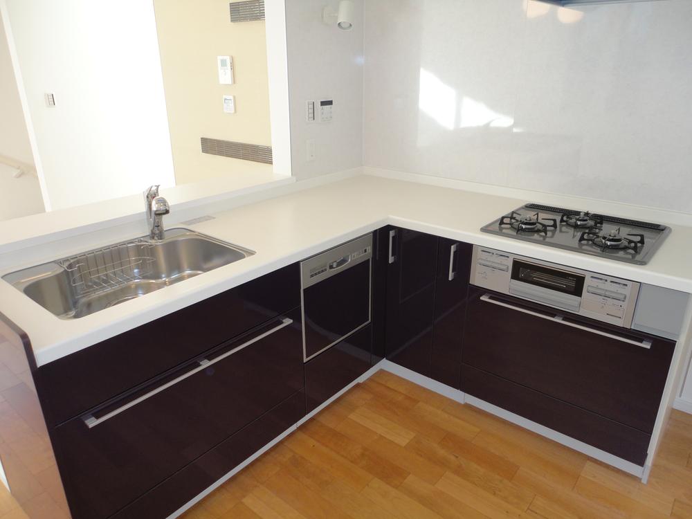 Kitchen. Indoor (11 May 2013) Shooting