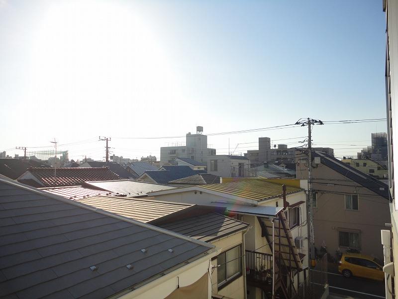 View photos from the dwelling unit. View from the site (November 2013) Shooting